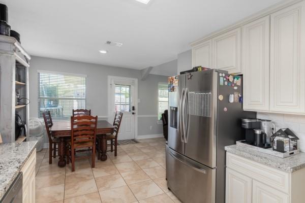 216 Armand Bay Drive, Dickinson, Texas image 12
