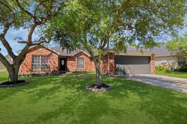 216 Armand Bay Drive, Dickinson, Texas image 1