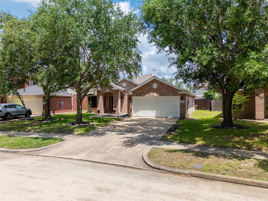2243 Rocky Hollow Lane, Katy, Texas image 2