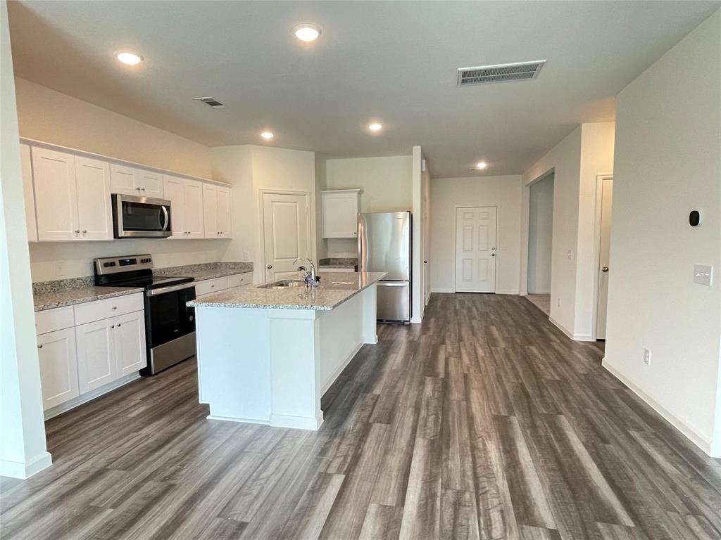 21522 Rolling Streams Drive, New Caney, Texas image 2