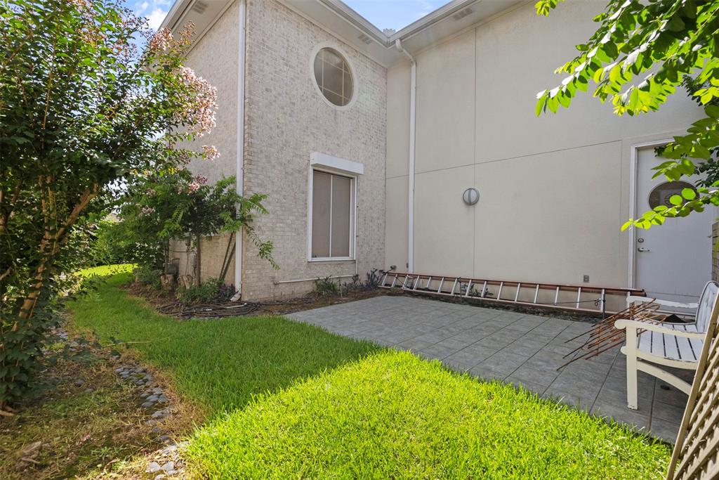 4601 Country Club View