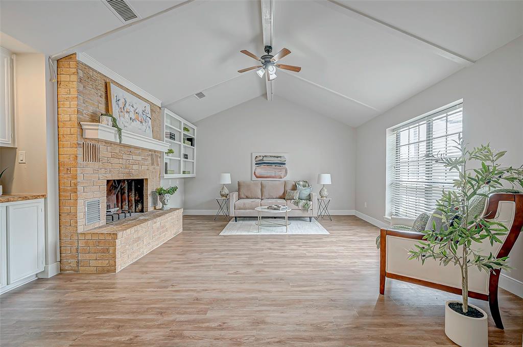 201 N Hunt Street, Bellville, Texas image 1