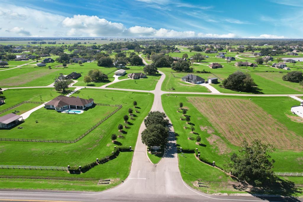 327 Cavalry Trail Drive, Rosharon, Texas image 10