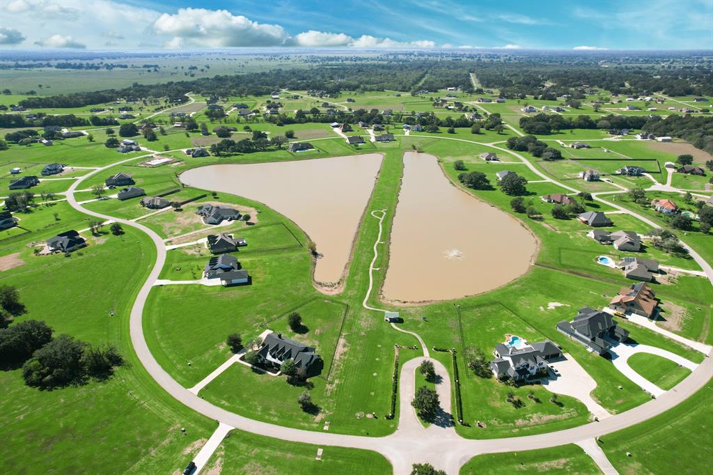 327 Cavalry Trail Drive, Rosharon, Texas image 12