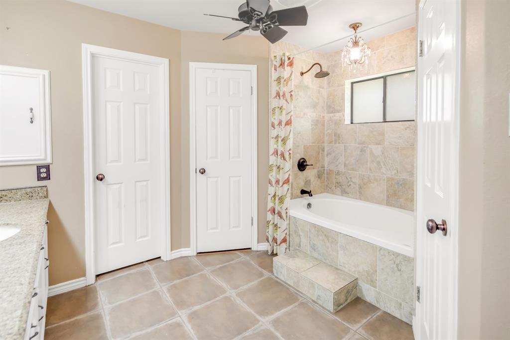 4724 Hunington Drive, Bryan, Texas image 19