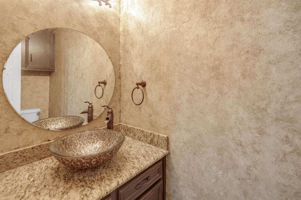 4724 Hunington Drive, Bryan, Texas image 12