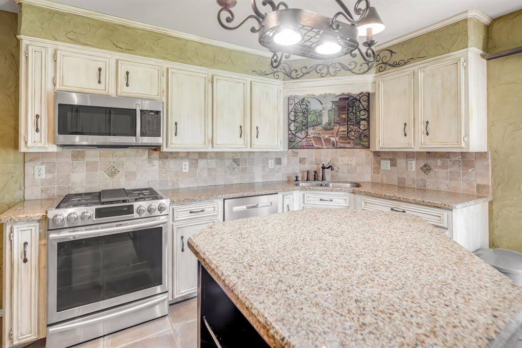 4724 Hunington Drive, Bryan, Texas image 11
