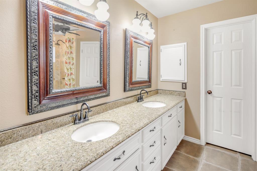 4724 Hunington Drive, Bryan, Texas image 18