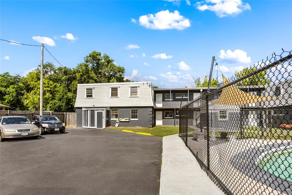 1825 Bayou Road