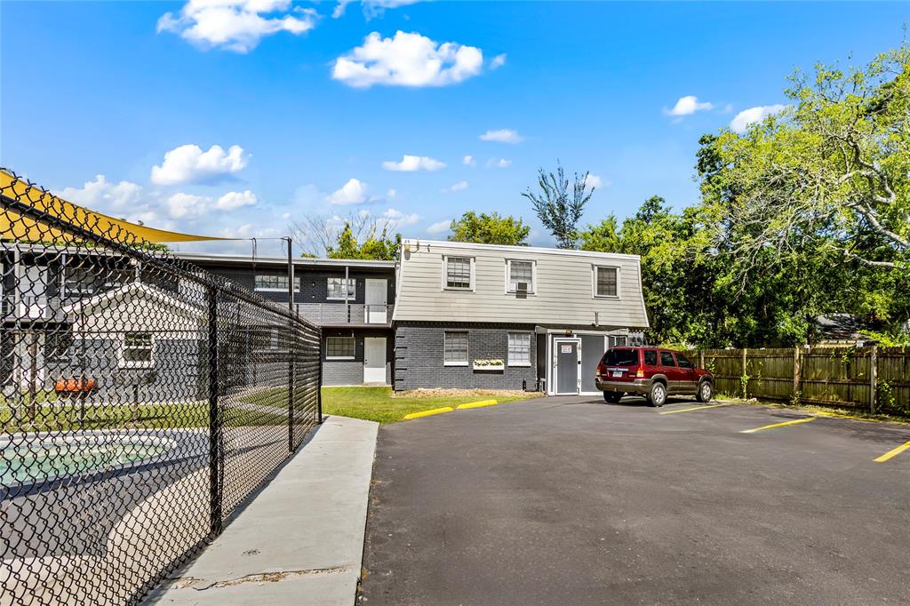 1825 Bayou Road