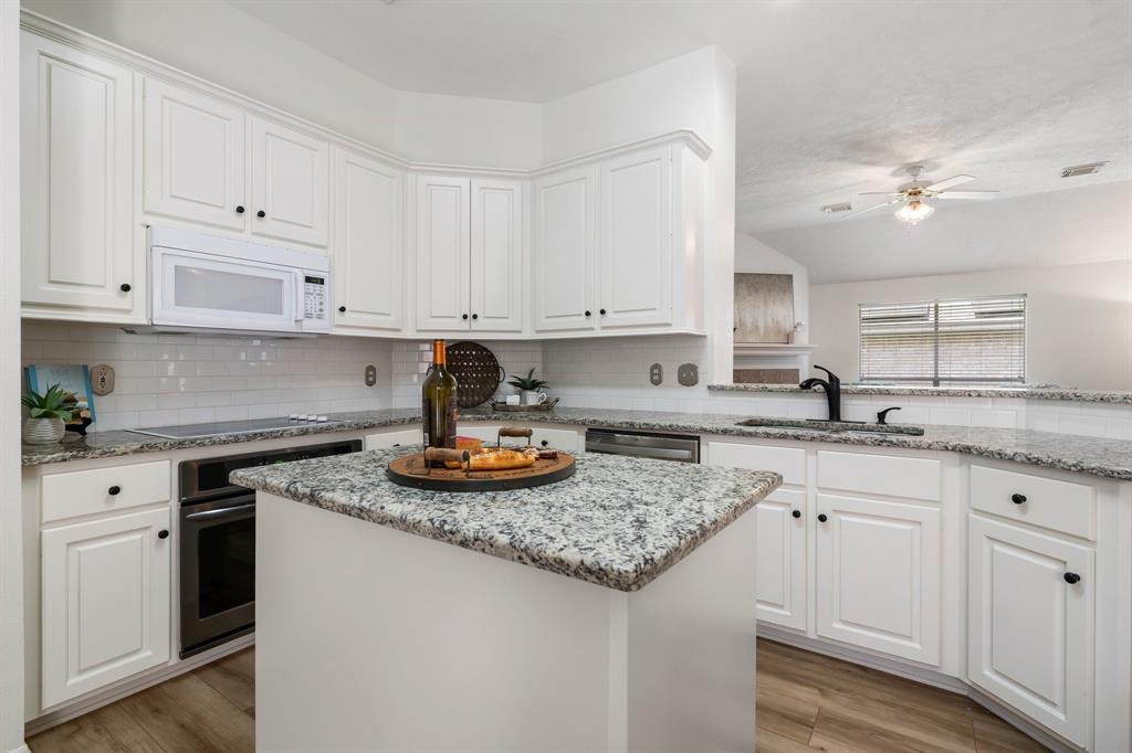 10479 Torrey Pines Drive, Willis, Texas image 9