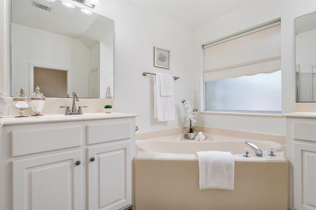 10479 Torrey Pines Drive, Willis, Texas image 18