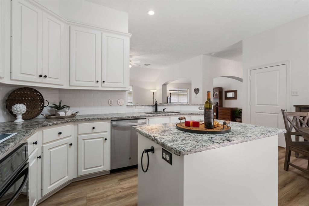 10479 Torrey Pines Drive, Willis, Texas image 12