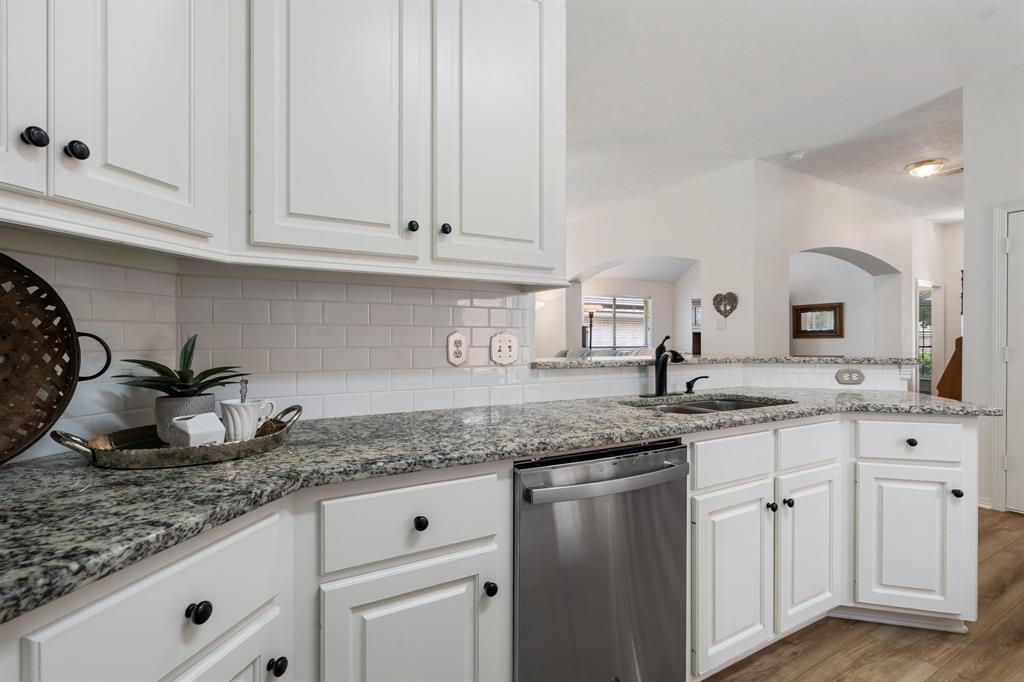 10479 Torrey Pines Drive, Willis, Texas image 10