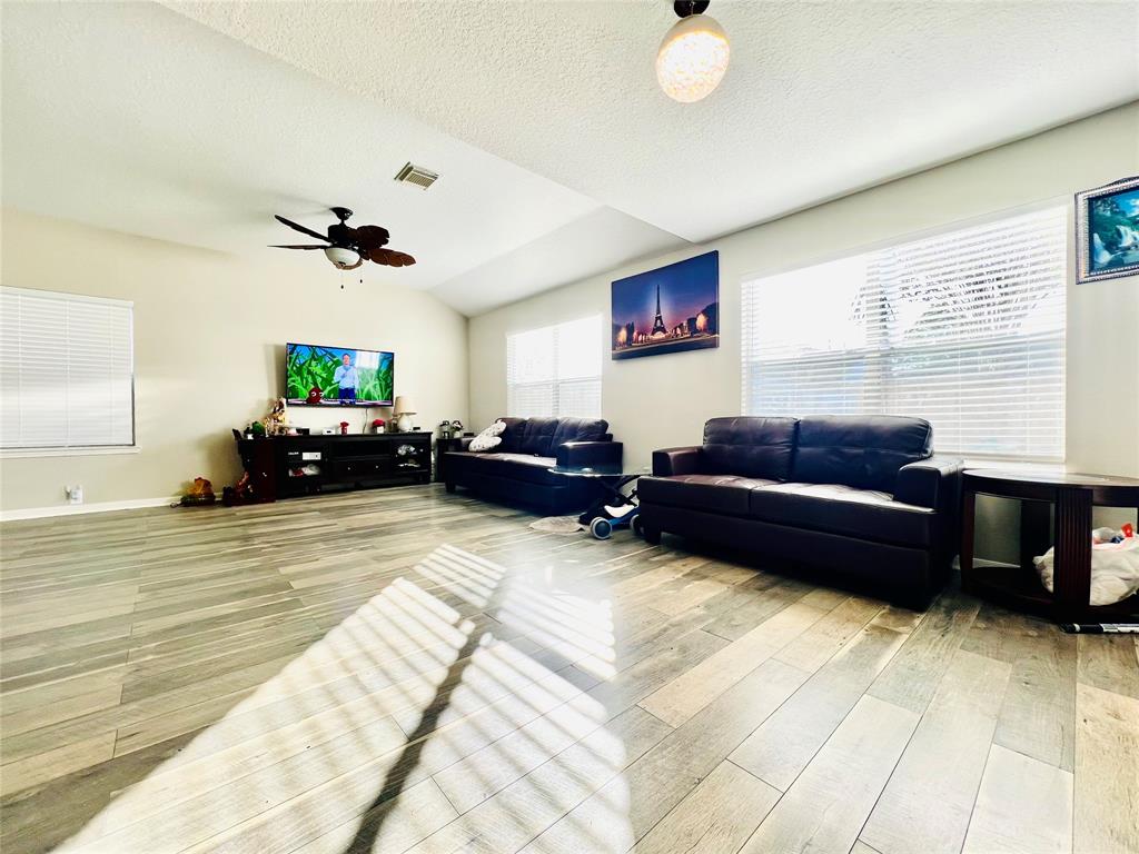 13415 Naples Bridge Road, Sugar Land, Texas image 4