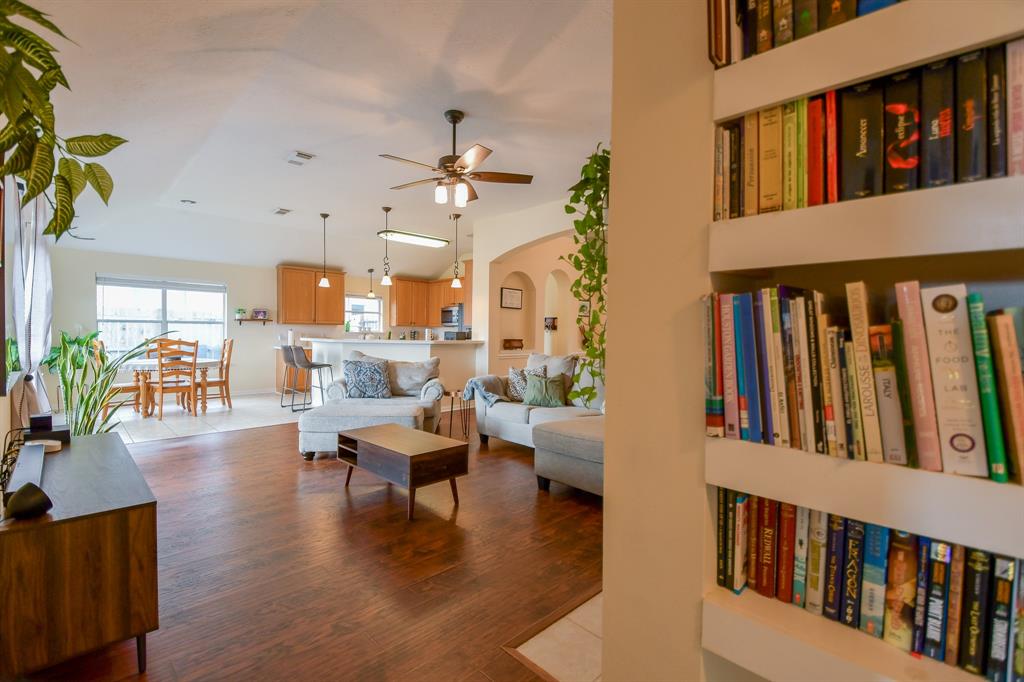 138 Crescent Bay Drive, Webster, Texas image 9