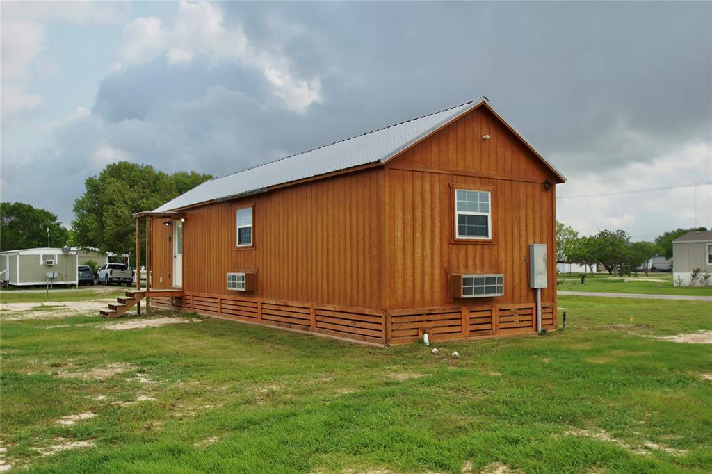 1101 W Houston Ave, Seadrift, Texas image 9
