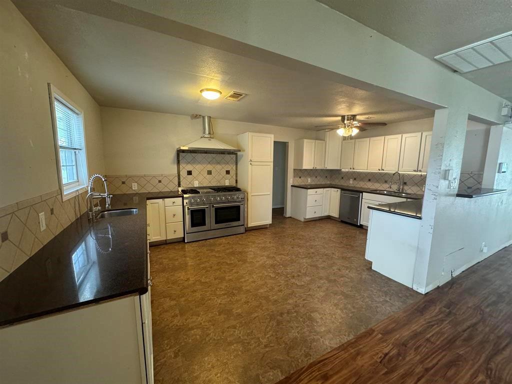 401 Henry Street, Bridge City, Texas image 6