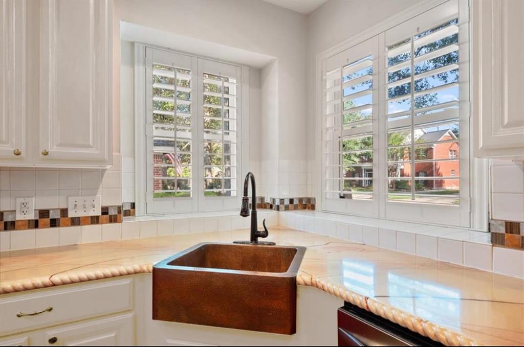 4327 Brook Shadow Drive, Houston, Texas image 7