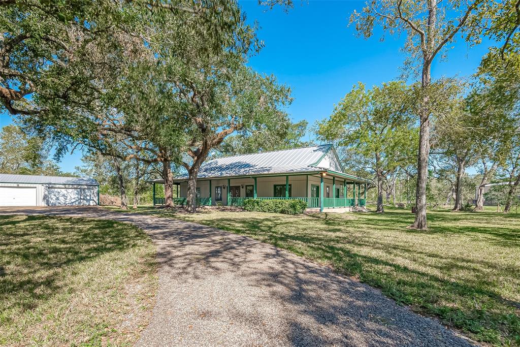 8003 Pecan Drive, Damon, Texas image 3