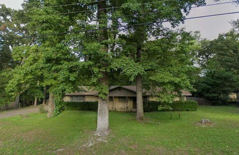 Photo of 2210 Peachtree Street, Lufkin, TX 75901 (MLS # 89792695)