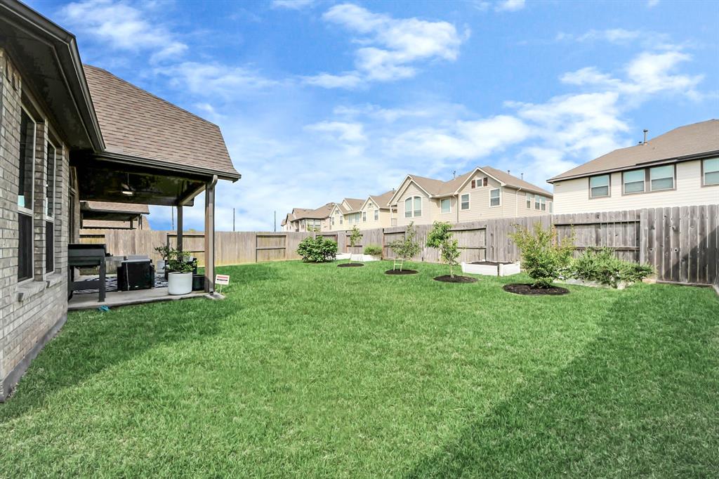 8715 Morris Woods Drive, Missouri City, Texas image 31