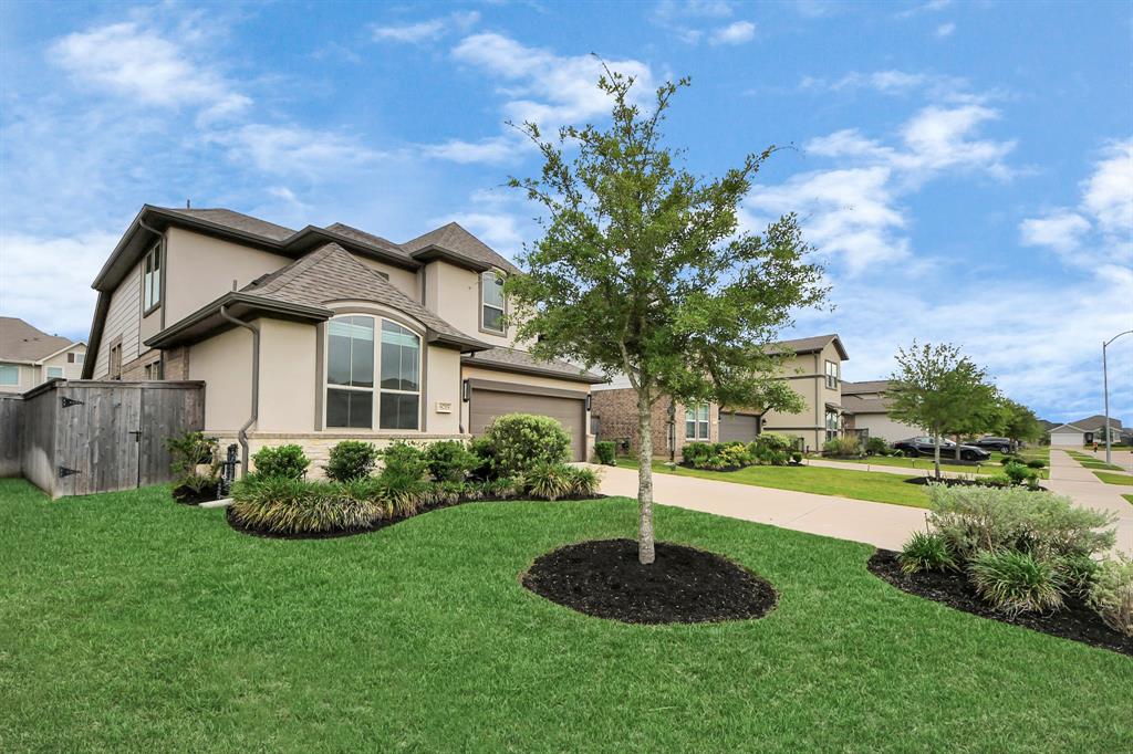 8715 Morris Woods Drive, Missouri City, Texas image 3