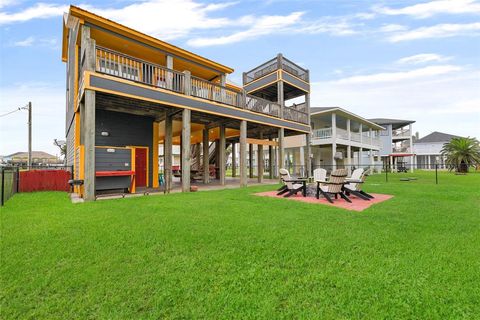 Single Family Residence in Crystal Beach TX 2932 Lakeside Drive 4.jpg