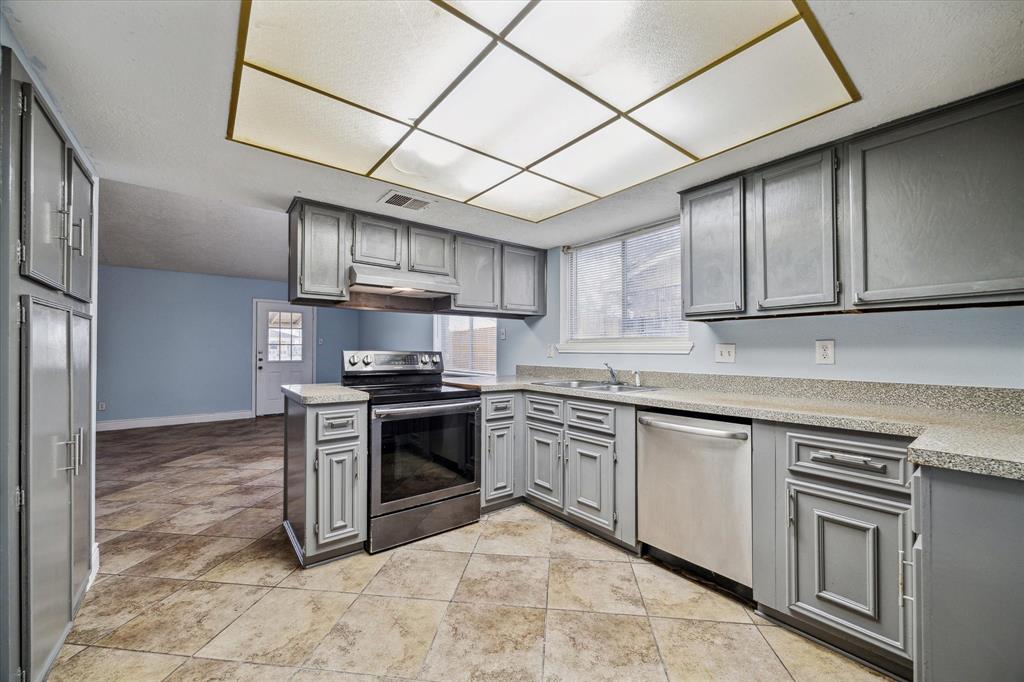 13827 Southline Road, Sugar Land, Texas image 7