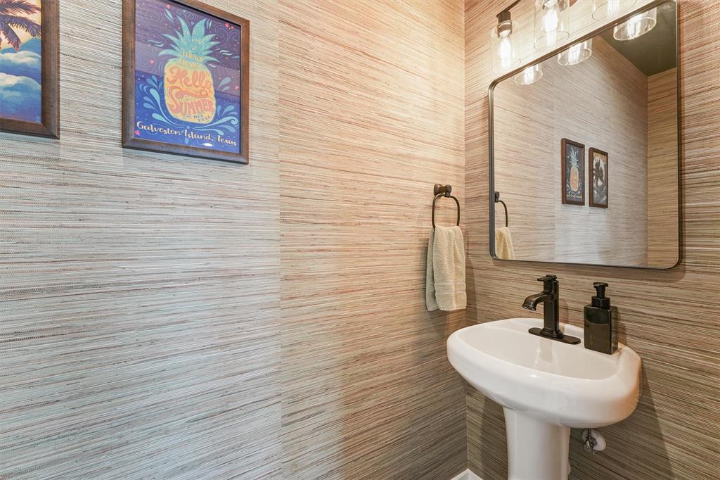 907 Winnie Street, Galveston, Texas image 13