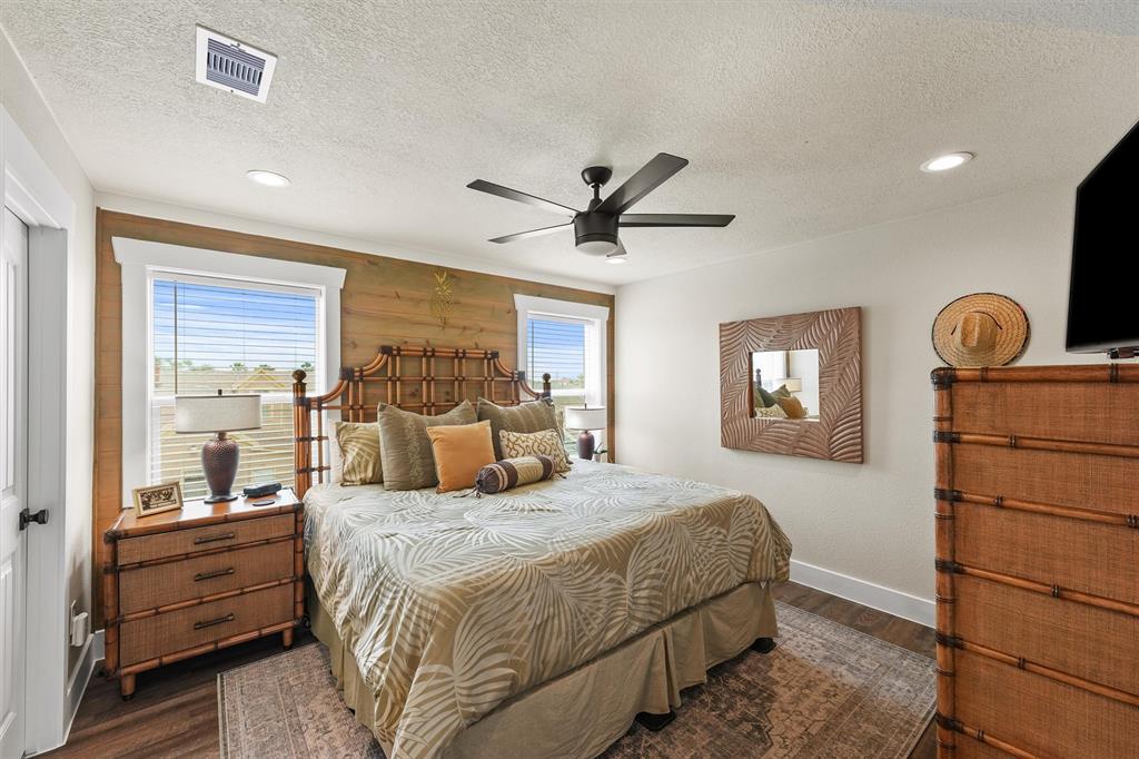 907 Winnie Street, Galveston, Texas image 16