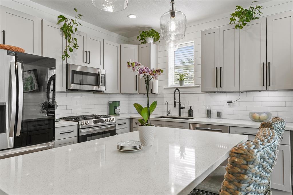 907 Winnie Street, Galveston, Texas image 11