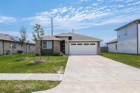 Single Family Residence in Baytown TX 14542 Sweet Water Drive.jpg