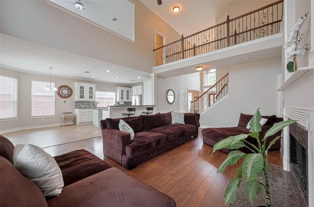 2023 Upland Shadows Drive, Sugar Land, Texas image 4