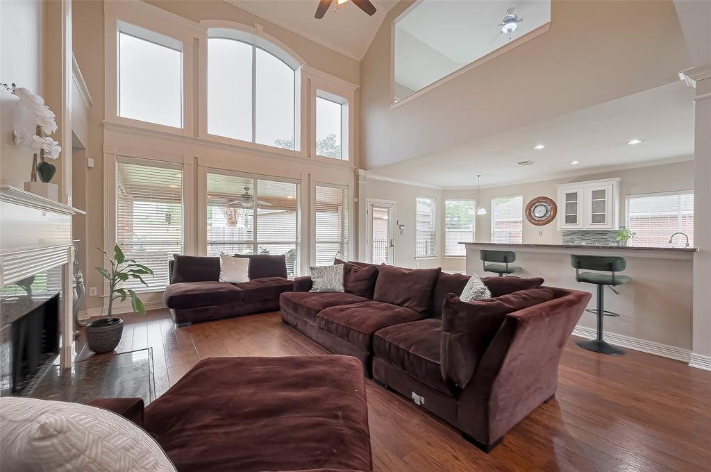 2023 Upland Shadows Drive, Sugar Land, Texas image 3