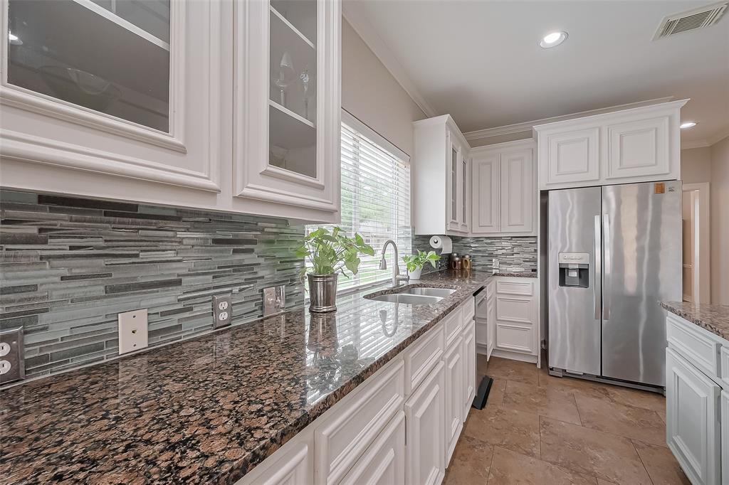 2023 Upland Shadows Drive, Sugar Land, Texas image 9