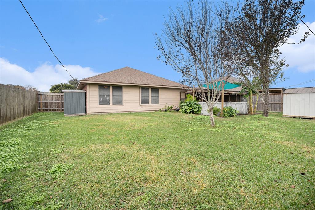 1168 Carey Drive, Angleton, Texas image 24