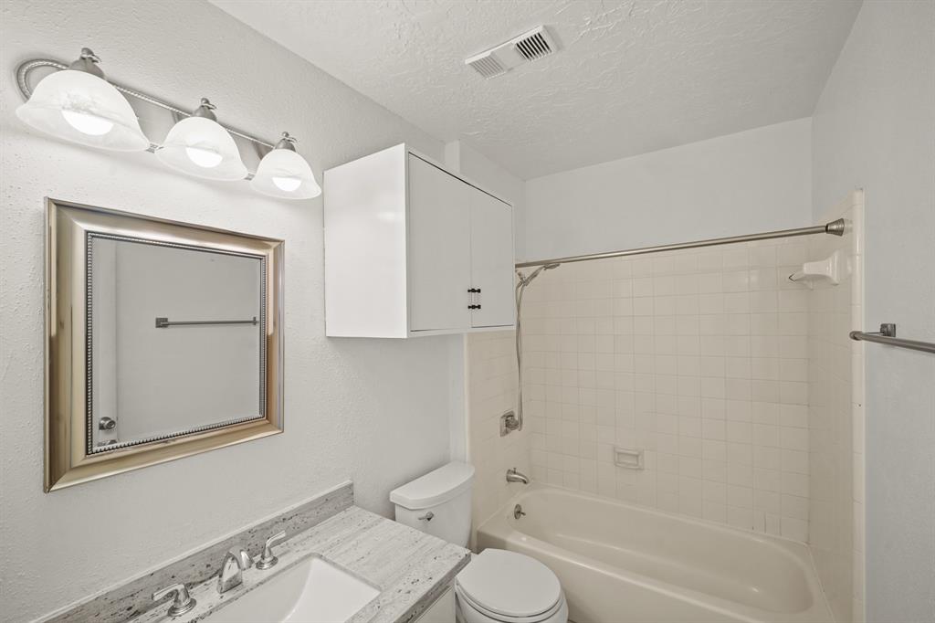 800 Country Place Drive #407, Houston, Texas image 17