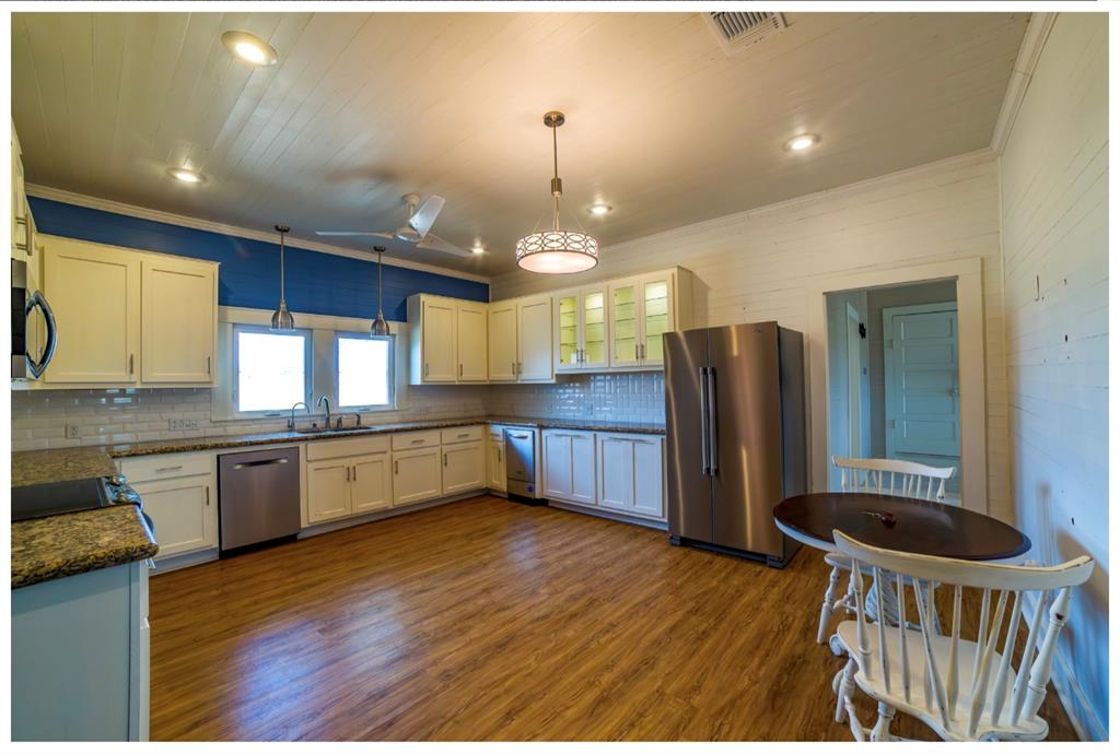 12016 Mazoch Rd, Weimar, Texas image 6