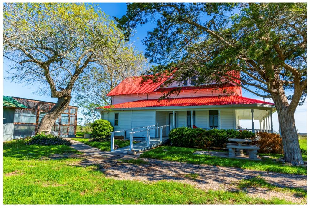 12016 Mazoch Rd, Weimar, Texas image 4