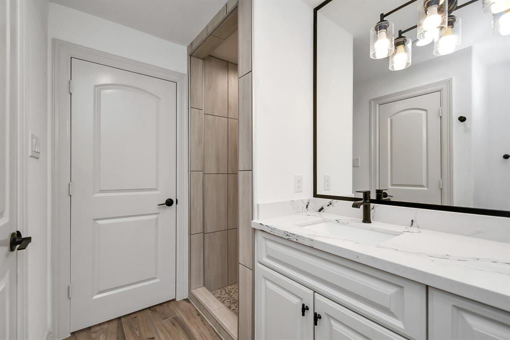 1805 East Avenue, Katy, Texas image 37