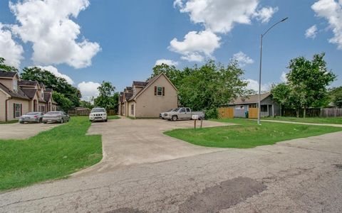 Duplex in Houston TX 5016 Higgins Street.jpg