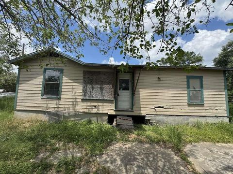 Homes For Sale - 1443 Saenz<br/> San Antonio, TX 78214