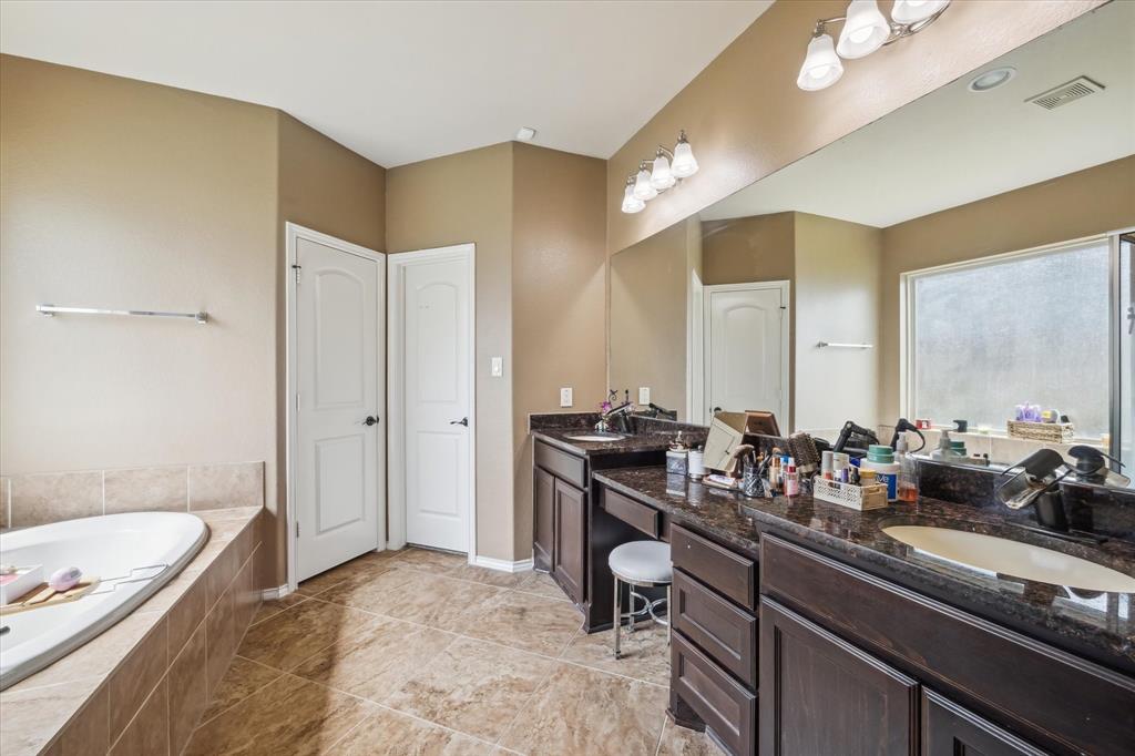 13921 Pebble Falls Lane, Pearland, Texas image 16