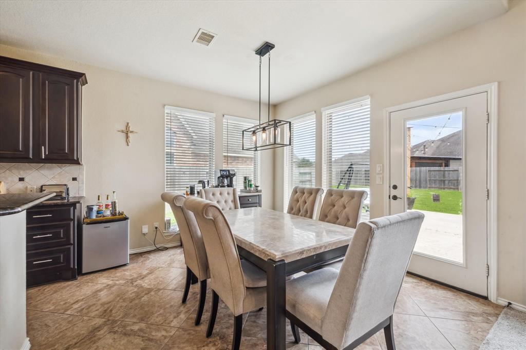 13921 Pebble Falls Lane, Pearland, Texas image 13
