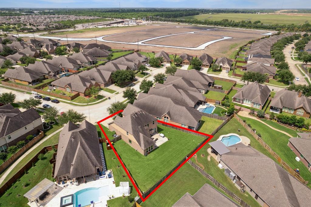13921 Pebble Falls Lane, Pearland, Texas image 31