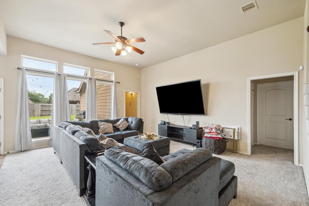 13921 Pebble Falls Lane, Pearland, Texas image 7