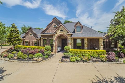 Photo of 22114 E Meadowhurst Circle, Tomball, TX 77377 (MLS # 94930274)