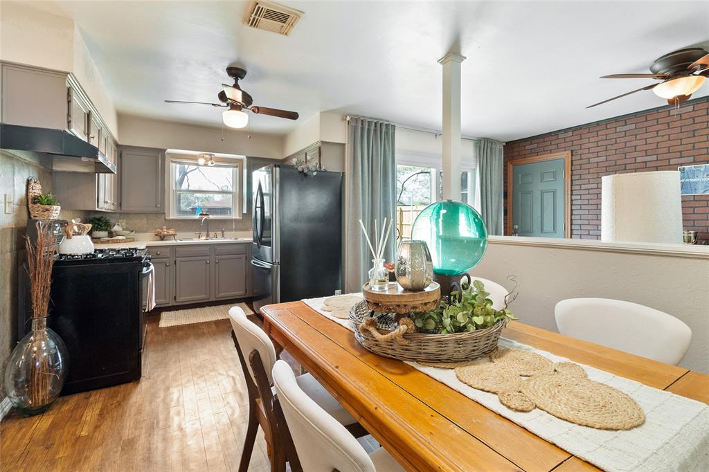 526 Wisteria St, Lake Jackson, Texas image 5