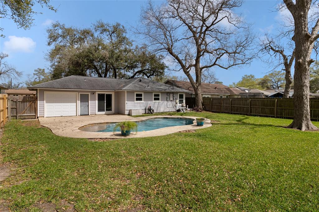 526 Wisteria St, Lake Jackson, Texas image 23